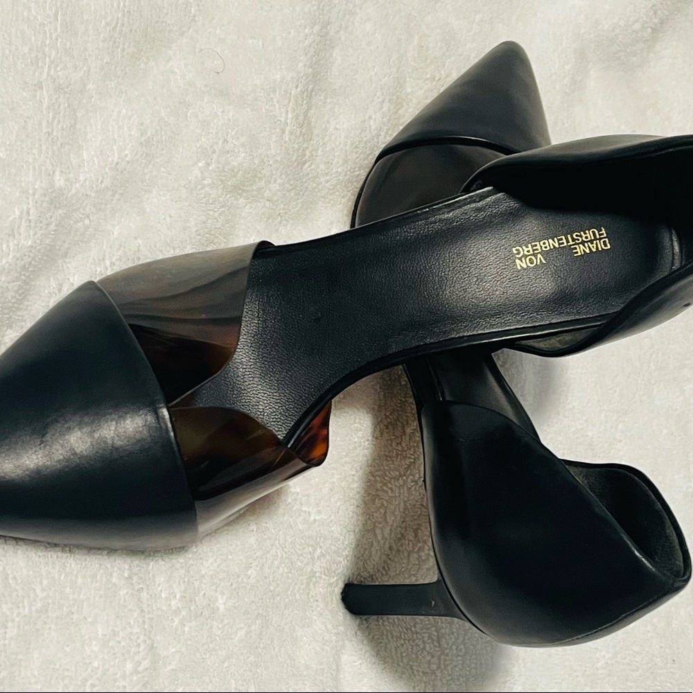 DIANE VON FURSTENBERG Black/Cheetah looking  pointy bump shoes size US 6 1/2